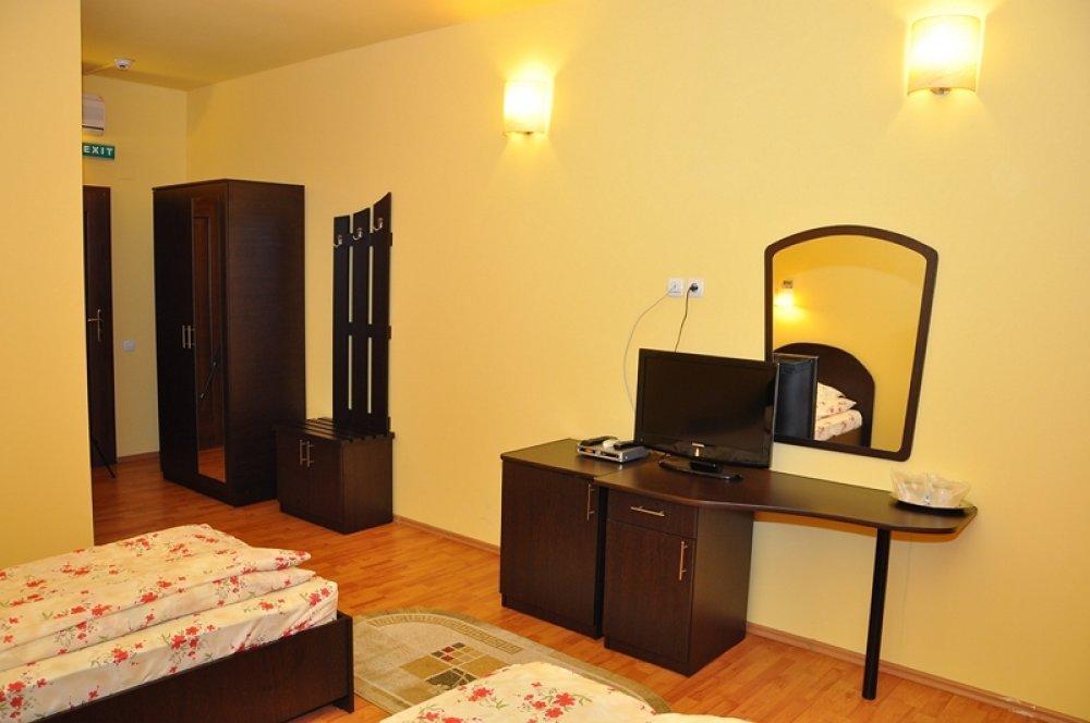 קלפט Hotel Coliseum מראה חיצוני תמונה